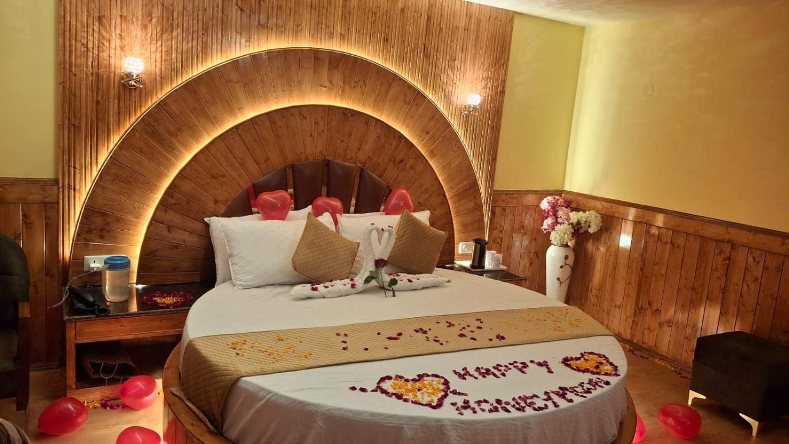 Hotel Glacier Resort Manāli Eksteriør bilde